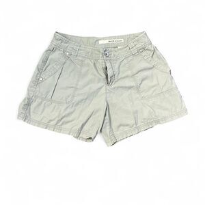 DKNY Khaki green 98% cotton shorts w/ pockets Sz 4
